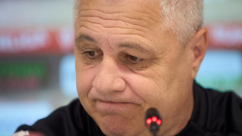 Lui Șumudică i s-a făcut rău după ce tot stadionul i-a cerut să plece de la Rapid! Antrenorul a luat decizia: ”Dărâmat”