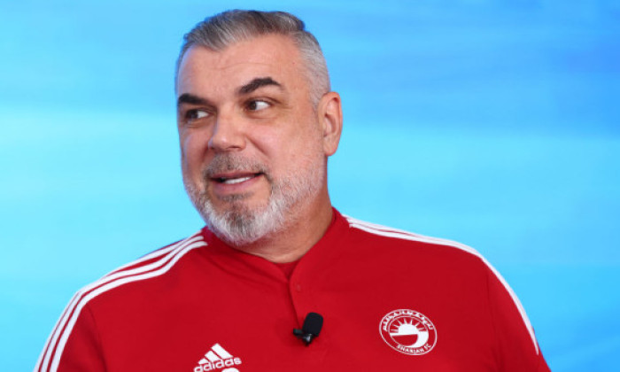 Gestul nemaiîntâlnit al lui Olăroiu: suma cu care a premiat fiecare fotbalist, la plecarea de la Sharjah