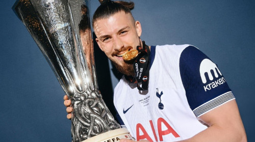 Primul mesaj al lui Radu Drăgușin, după ce Tottenham a câștigat finala Europa League