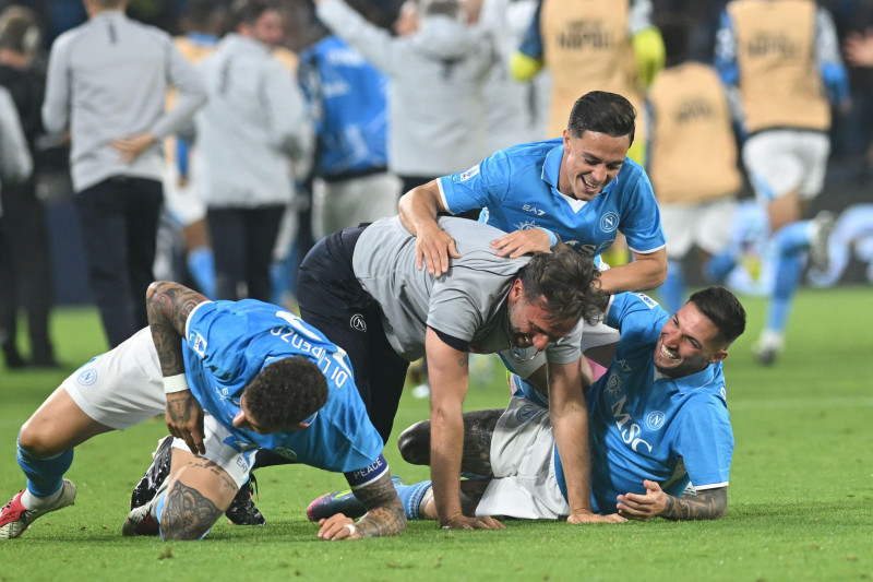 Giacomo Raspadori of SSC Napoli and Giovanni Di Lorenzo of SSC Napoli and Matteo Politano of SSC Napoli they celebrate at the end of the race during the Seie A Enelive match between SSC Napoli vs Cagliari Calcio at Diego Armndo Maradona Stadium