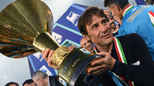 Antonio Conte a semnat, la o săptămână după ce a luat titlul cu Napoli