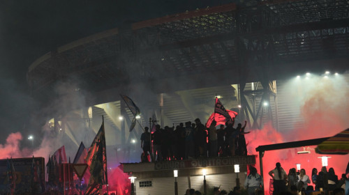 Jafuri, agresiuni și peste 100 de răniți pe străzile din Napoli, după câștigarea titlului!