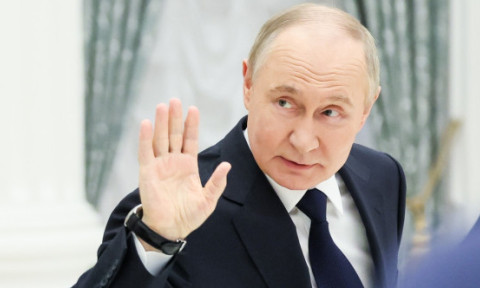 Vladimir Putin a salutat rezultatul alegerilor, însă noul președinte i-a dat lovitura de grație Rusiei