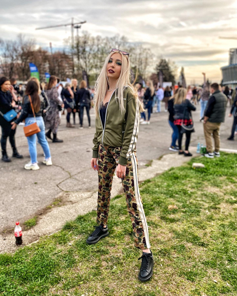 rebecamc18_1649525999_2812750403512744183_6284419807