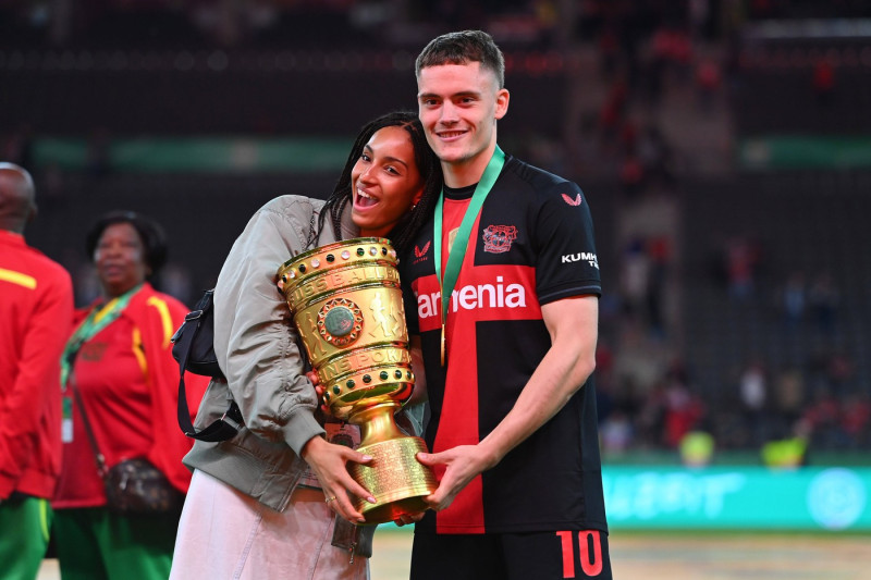 Florian WIRTZ (Bayer Leverkusen) und Freundin Aaliyah mit Pokal,Cup,Trophaee, Fussball / 81.DFB Pokal Finale 2024 / 1.FC