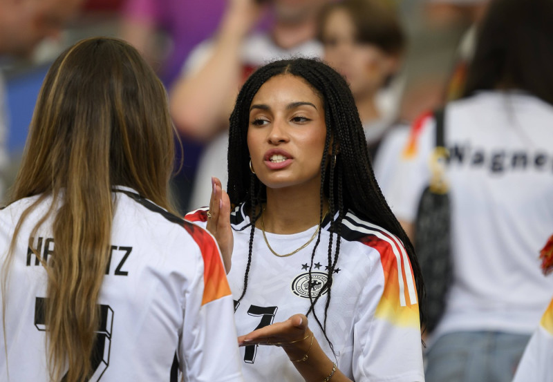 Aaliyah Freundin von Florian WIRTZ (GER) auf der Tribuene, Viertelfinale, Match M45, Spanien (ESP) - Deutschland (GER),