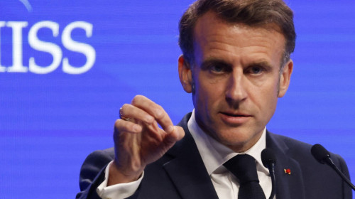 Emmanuel Macron nu stă la discuții: "Vom pedepsi, vom fi necruţători!" Imagini ca după război: "Franța e în doliu!"