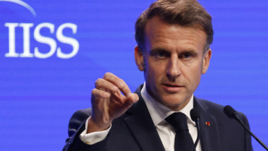 Emmanuel Macron nu stă la discuții: "Vom pedepsi, vom fi necruţători!" Imagini ca după război: "Franța e în doliu!"