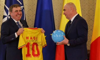 Nicușor Dan a primit misiunea să-i acorde „Steaua României” unui uriaș din sportul românesc. Ilie Bolojan i-a scris numele pe un bilețel lăsat la Cotroceni
