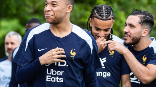 Kylian Mbappe s-a întâlnit cu foștii colegi de la PSG! Gestul făcut de starul lui Real Madrid
