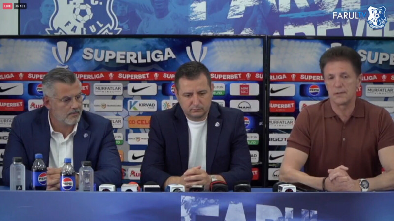 Tibi Curt, Ianis Zicu și Gică Popescu, la prezentarea noului antrenor de la Farul / Foto: Captură Digi Sport