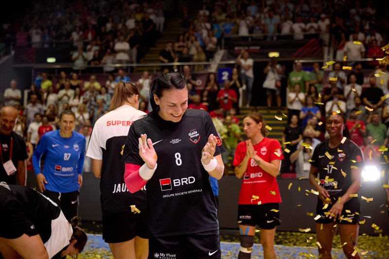 cristina neagu (4)