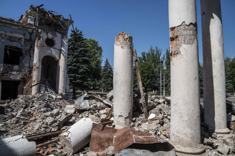 Russia continues airstrikes against Ukraine's Donetsk region