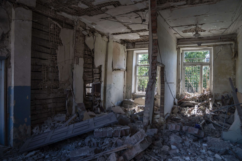 Russia continues airstrikes against Ukraine's Donetsk region