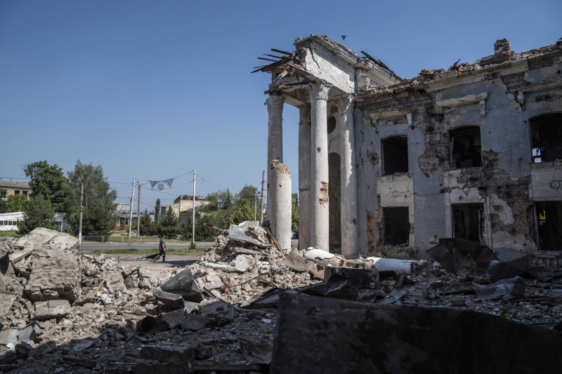 Russia continues airstrikes against Ukraine's Donetsk region