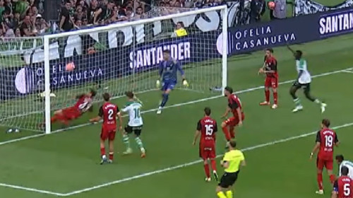 Dramatism TOTAL! Autogol cum rar se vede în minutul 90+8 al barajului de promovare și s-a declanșat nebunia