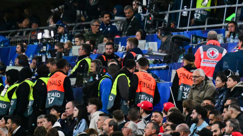 Suporterul care s-a prăbușit și a murit în stadion la finala Nations League era român! Era fan înfocat al Stelei și a dus mesajul "FCSB is not Steaua" la Euro