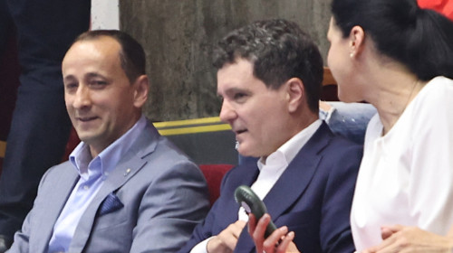 Mii de oameni prezenți la eveniment au reacționat instant, când a apărut Nicușor Dan