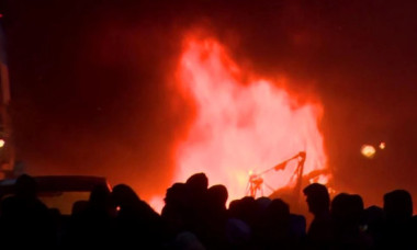 Manifestații violente în Irlanda de Nord din cauza a doi români de 14 ani acuzați de agresiune sexuală. Au fost ridicate baricade
