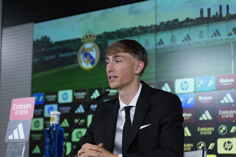 Dean Huijsen Presentation As New Player Of Real Madrid
