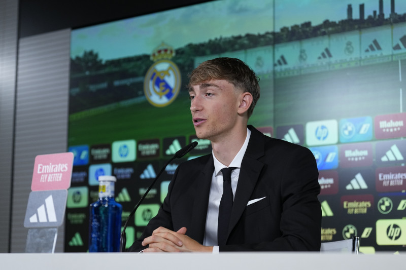 Dean Huijsen Presentation As New Player Of Real Madrid