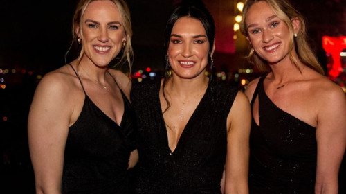 Cristina Neagu, așa cum nu a fost văzută niciodată. Imagini rare de la dineul dedicat retragerii din handbal