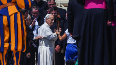 Papa Leon al XIV-lea a devenit viral cu 120 de lei