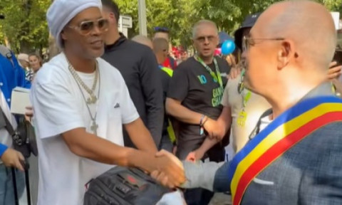 Ce i-a spus Emil Boc lui Ronaldinho, când a ajuns față în față cu el