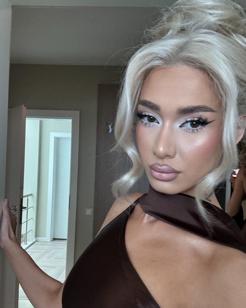 amicolhon_1749387600_3650450235976612142_1368065359