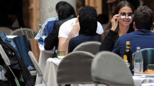 A divorțat a CINCEA oară și a fost surprins alături de o femeie cu 38 de ani mai tânără