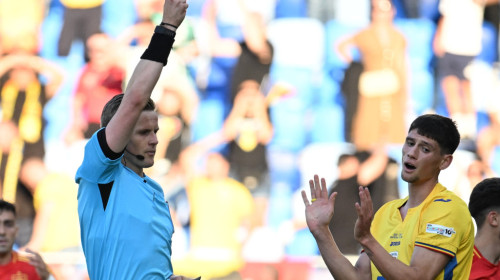 Reacția selecționerului Spaniei, după ce România a cerut penalty și Blănuță a primit roșu direct
