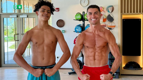 Ronaldo a postat o fotografie cu fiul său și internetul a ”explodat”: 72.000 de comentarii în 3 ore