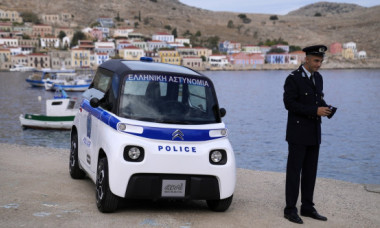 Pleci cu mașina în Grecia? „Explodează" amenzile: telefon/parcare - 2.000 €, „curse" - 8.000 €