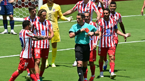 Umilit, s-a dus ”glonț” la Istvan Kovacs după PSG - Atletico! Diego Simeone a intervenit și nu s-a abținut nici el