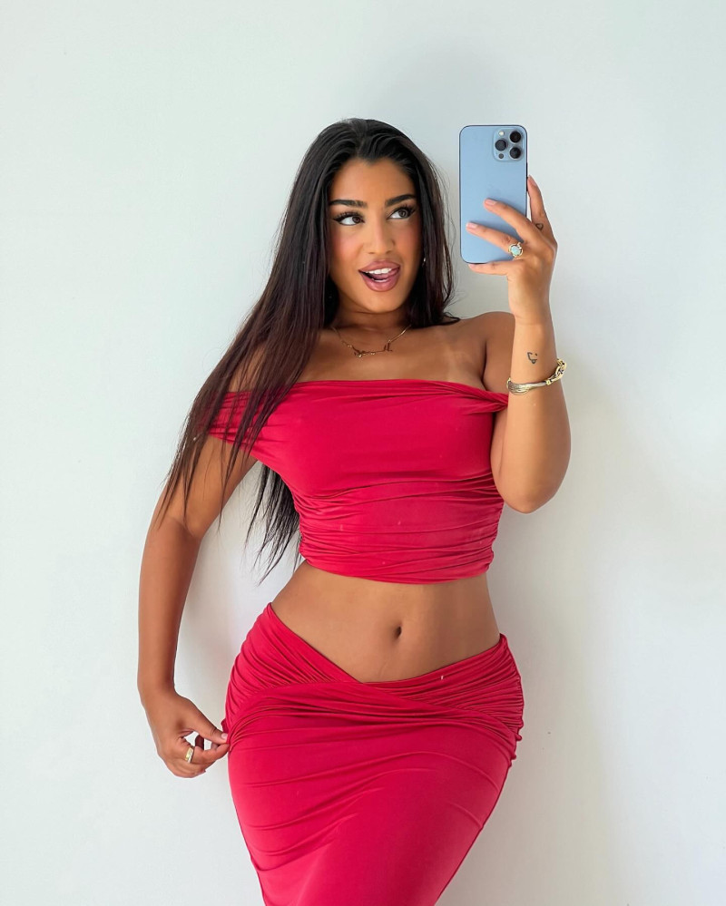 parmidashahh_1722189525_3422296243693530773_2270248453