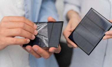 Cum transformăm telefoanele mobile în panouri fotovoltaice? Materialul care revoluționează industria