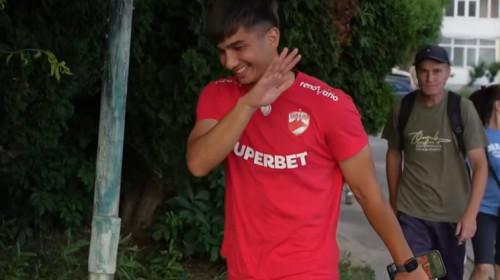 Alexandru Musi, prima întâlnire cu galeria lui Dinamo! Cum a reacționat fotbalistul transferat de la FCSB