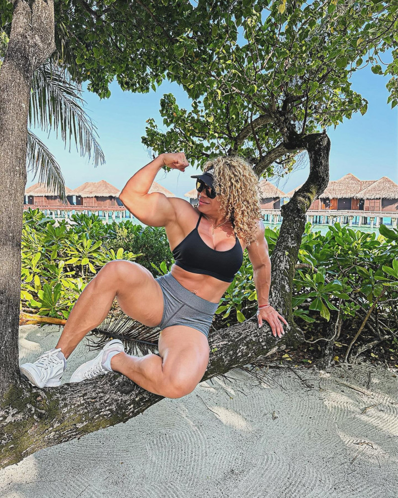 amymuscle_ifbbpro_1705647298_3283529988103395344_43146698730