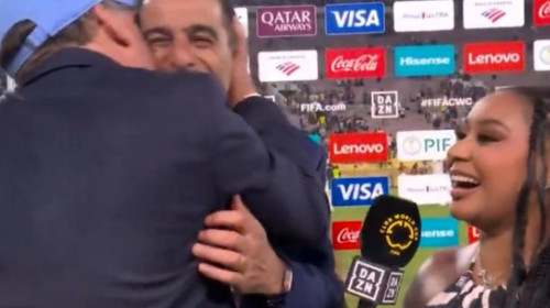 ”Americanul care vrea să-l imite pe Gigi Becali” a intrat pe teren și și-a pupat antrenorul! Ce a urmat, savuros