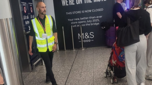 Dat afară la începutul anului, antrenorul s-a ”reprofilat”: s-a angajat la aeroport!