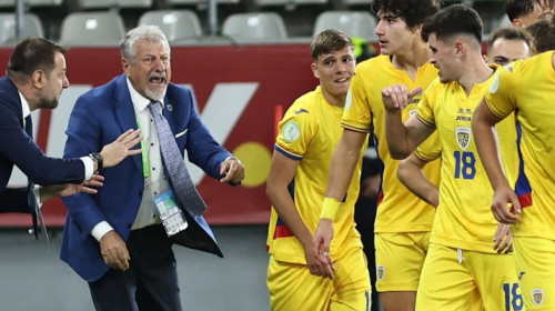 Ion Marin, show! ”E o problemă, pentru că am 70 de ani! Mai e până vin băieții să-mi cânte 'Te vom iubi mereu!'.”