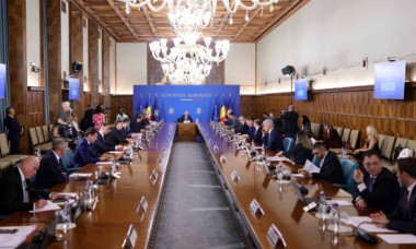 Misiune contra-cronometru a Guvernului Bolojan. Analist: „Nu prin creșterea taxelor se rezolvă problema deficitului bugetar"