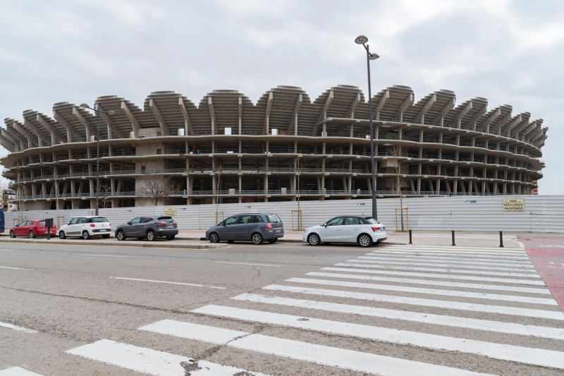 A view of the works of the Nou Mestalla stadium.In August 2007 work began on the construction of the Nou Mestalla football stadium, but in February 2009 construction was halted due to the poor economy of Valencia CF. Twelve years have passed since then, o