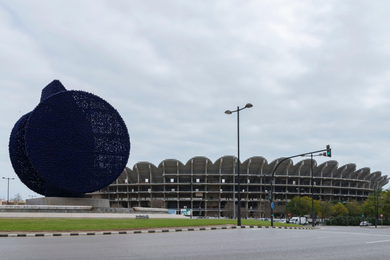 A view of the works of the Nou Mestalla stadium and Dama Iberica.In August 2007 work began on the construction of the Nou Mestalla football stadium, but in February 2009 construction was halted due to the poor economy of Valencia CF. Twelve years have pas