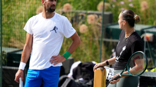 Aryna Sabalenka, despre Novak Djokovic: "Își bate joc de mine!"
