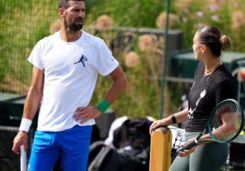 Aryna Sabalenka, despre Novak Djokovic: "Își bate joc de mine!"