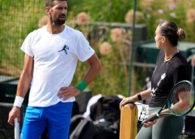 Aryna Sabalenka, despre Novak Djokovic: "Își bate joc de mine!"