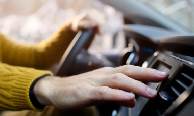 Cum poți face răcoare în mașină fără să pornești aerul condiționat? Durează doar 30 de secunde