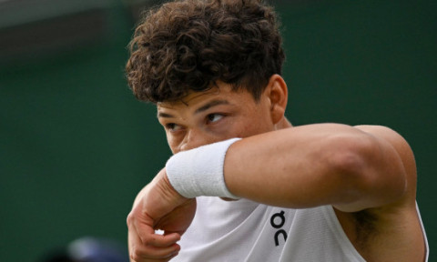 Scene cum rar se văd, la Wimbledon: după scandal, au terminat meciul la 60 de secunde de când intraseră în teren!
