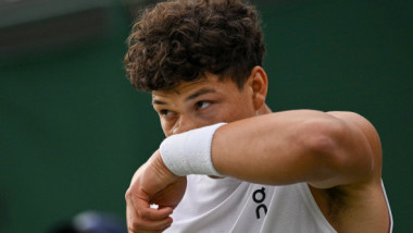 Scene cum rar se văd, la Wimbledon: după scandal, au terminat meciul la 60 de secunde de când intraseră în teren!